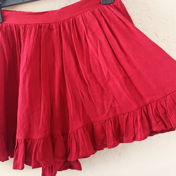 ’atiste Red Ruffle Shorts - Picture 3 of 10